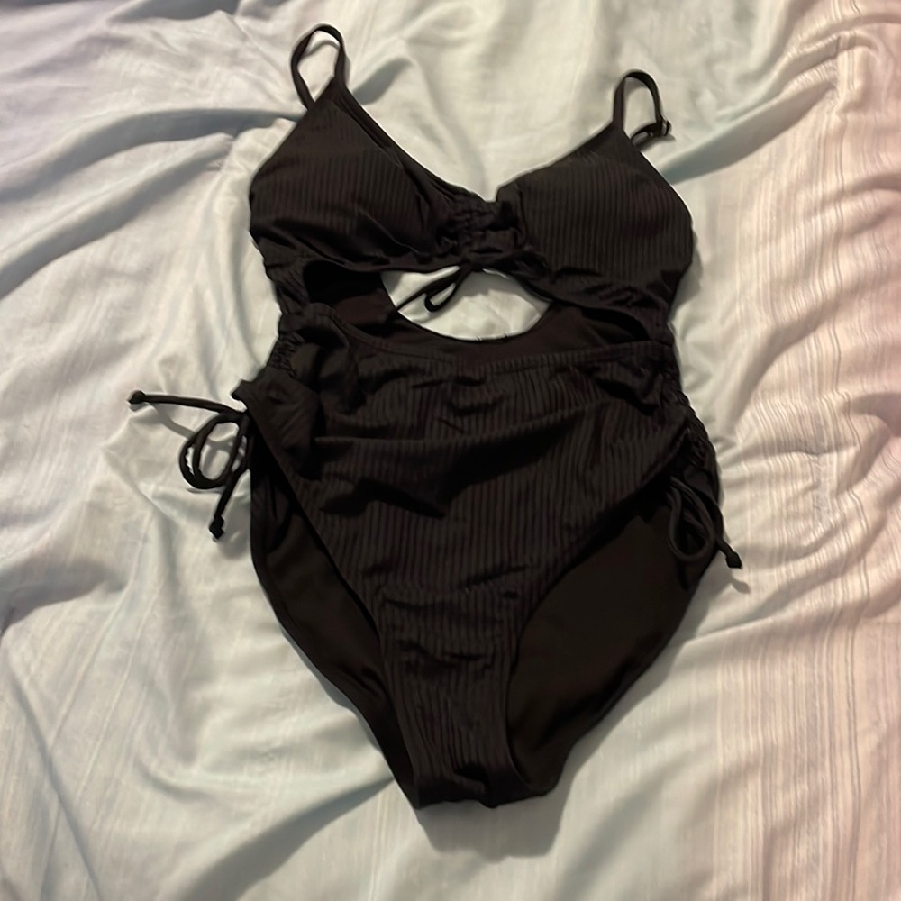 California waves Women’s one piece bathing suit size small